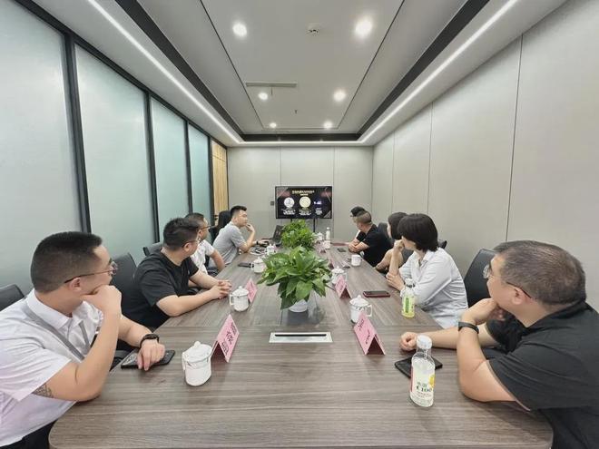 成都深呼吸副總經(jīng)理曾小剛率隊(duì)到訪裕景盛世傳媒，深化新媒體運(yùn)營合作